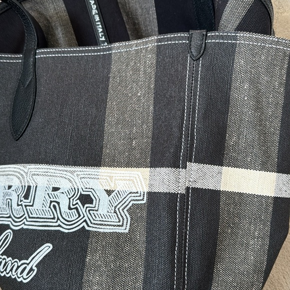 Authentic Burberry Coated Canvas Reversible Doodle Tote Shopping Bag Mint Cond - Picture 9 of 11